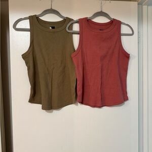 Women's Sleeveless Tank Top Set - Olive Green and Rust Red